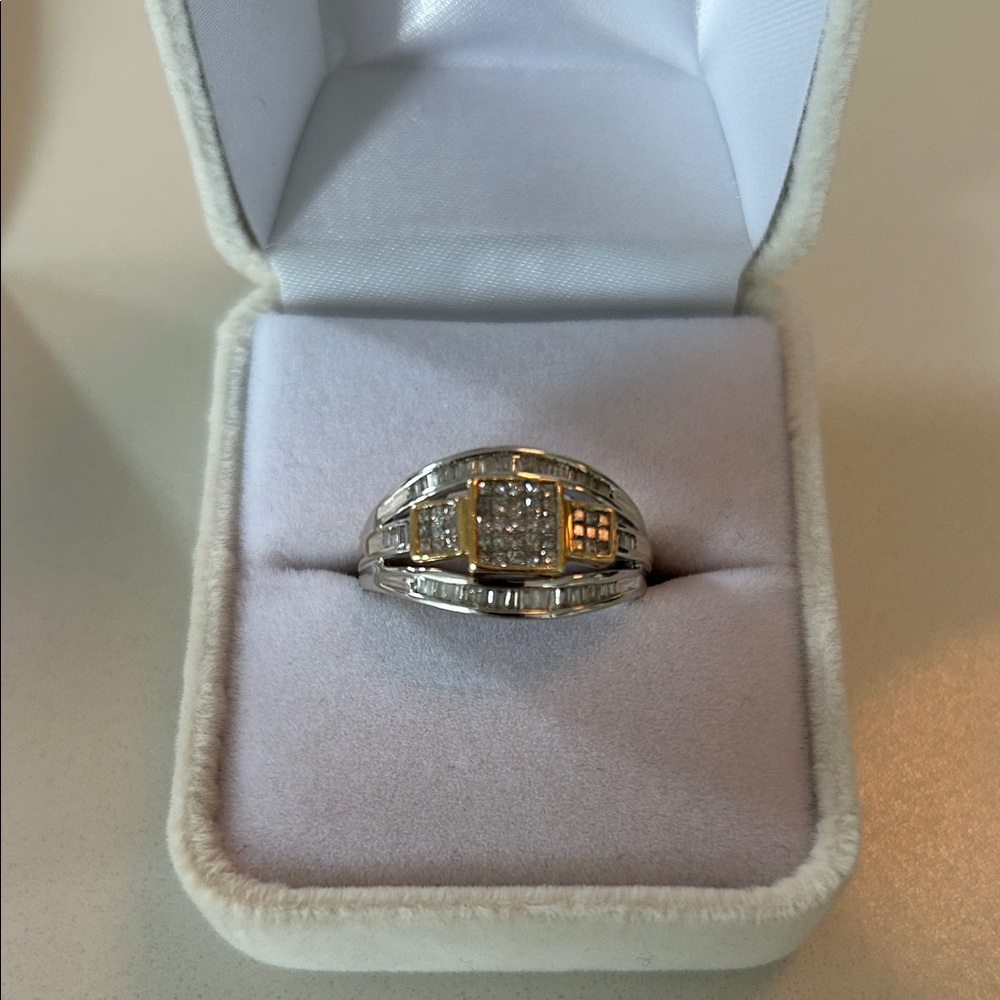 Elegant Silver and Gold Women's Ring